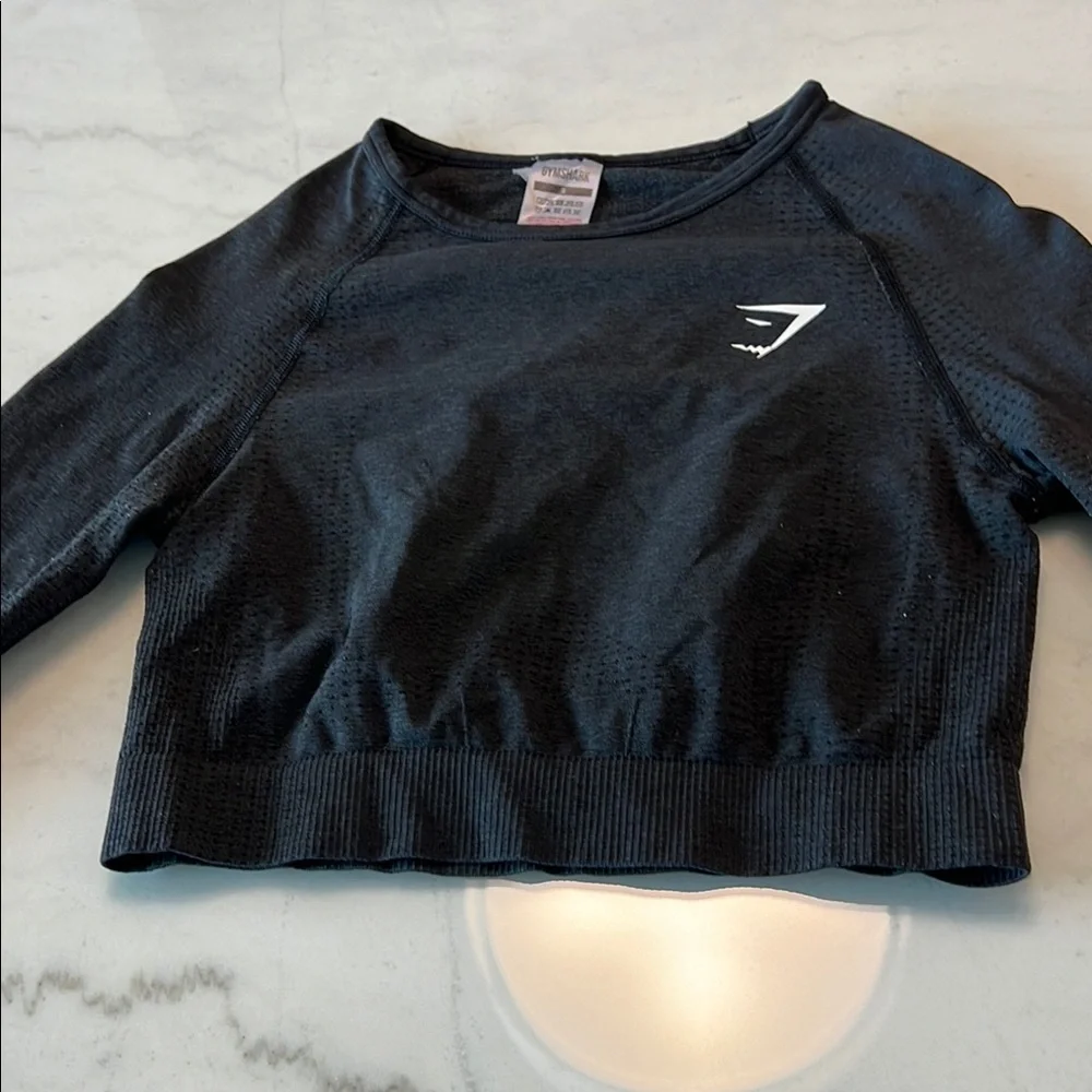 Black Gymshark Long Sleeve Crop Top - Picture 2 of 9